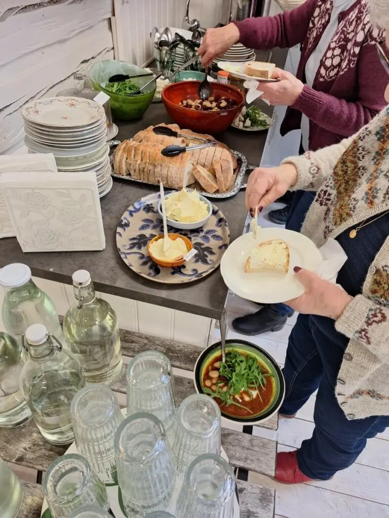 Stickkafé med vegetarisk sopplunch